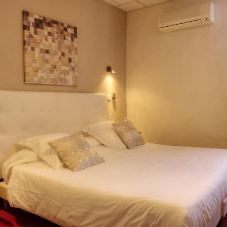 אורנג' Logis Hotel Restaurant De Provence מראה חיצוני תמונה